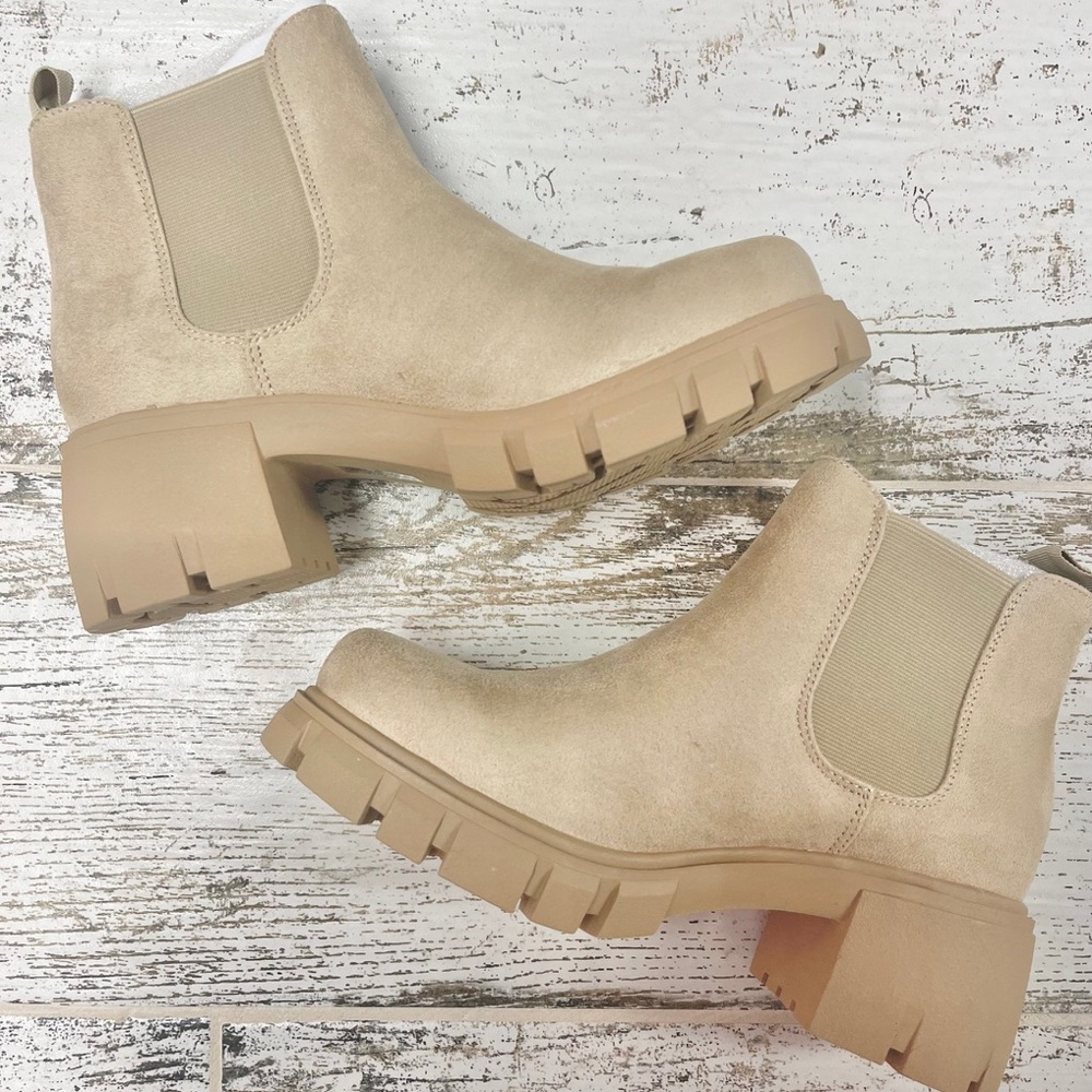 Pioneer Chelsea Boots